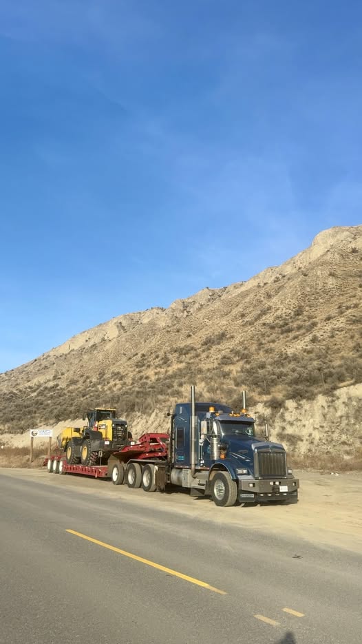 Multi-axle lowbed trailer in service